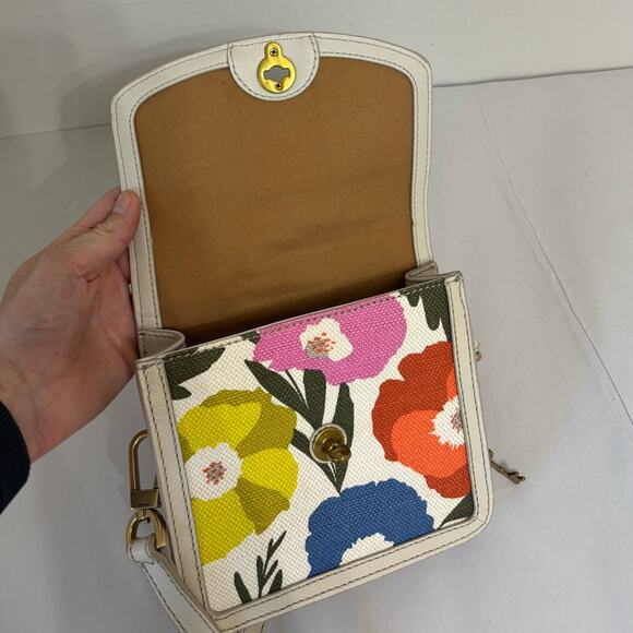 Fossil Ainsley Small Twist Lock Crossbody Bag in Light Floral - Picture 4 of 7